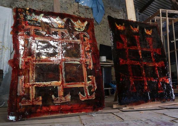 Two resinpaintings in the series 'Threefold crosses' by Riekus 2019